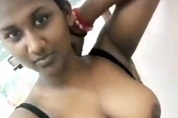 Chennai Sexy College Girl Boobs Show Homemade Porn