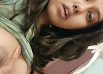 Desi Girl Showing Boobs Hot Indian Porn