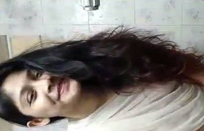Dhaka Monipuri Hot Girl Bathing In Saree Desi Porn