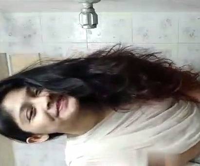 Dhaka Monipuri Hot Girl Bathing In Saree Desi Porn