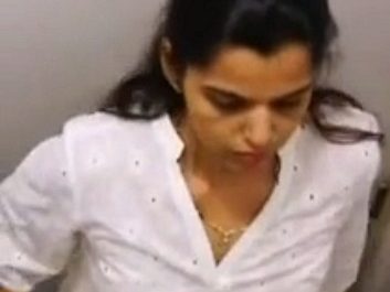 Indian Mature Aunties Changing Room Clips