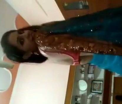 Indian Sexy Bhabhi Undress Saree Desi Porn