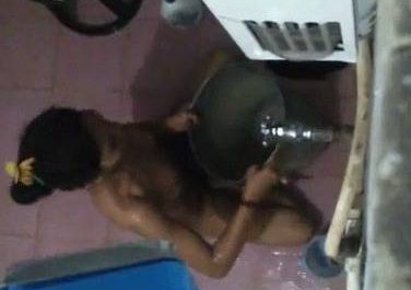 Indian Maid Bathing Desi Porn Video