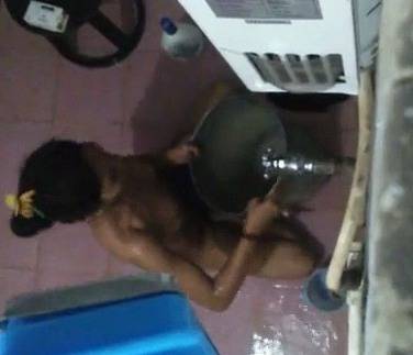 Indian Maid Bathing Desi Porn Video