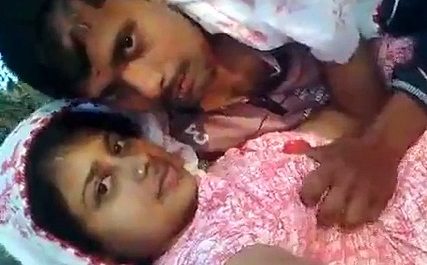 Kissing And Fonding Boobs Of Horny Bhabhi Desi XXX New Video