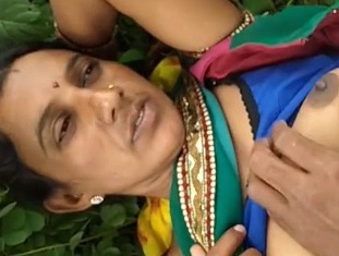 Local Desi Mature Aunty Fucking Outdoor Sex Video