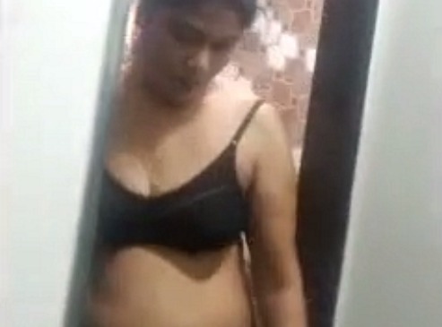 Neighbor Mature Aunty Nude Bathing Before Sex