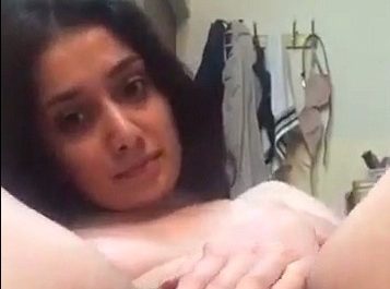 Pakistani Beautiful Sexy Bhabhi Nude Masturbation