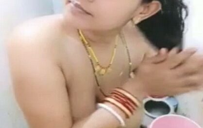 Sexy Khushboo Bhabhi Live Bathing With Fingering Wet Pussy