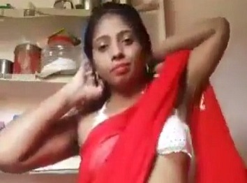 Tamil Aunty Mms – Full Saree Stripping Naked Porn Video