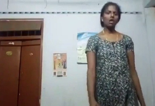 Tamil Aunty Undressing XXX Video