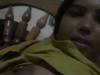 Telugu Horny Wife Boobs Selfie Desi Mms Video – Andhra Nude Show