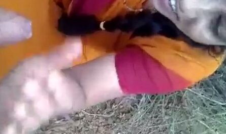 Bindi Sexy Lady Sucking Lund - Outdoor Blowjob Sex Video