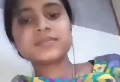 Cute Sexy Naughty Desi Kudi Showing Chut