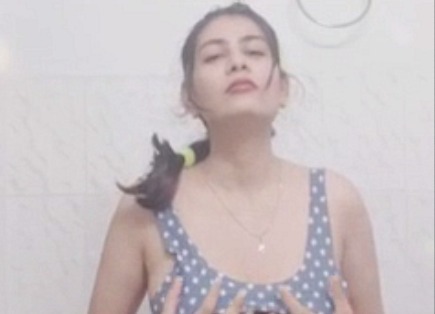 Desi Hot Bhabhi Fully Nude Bathing XXX Video
