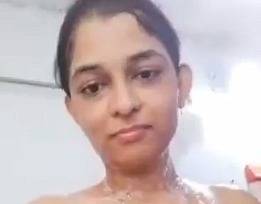Hot Girl From Mumbai Bathing XXX Video Clip
