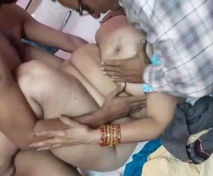 Watch Gujju Chubby Busty Bhabhi Ki Group Sex Chudai