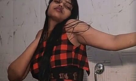 Horny Desi Sexy Girl Strip Nude Bath XXX Video