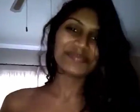Indian Hot Gf Madhu – Desi Scandals MMS