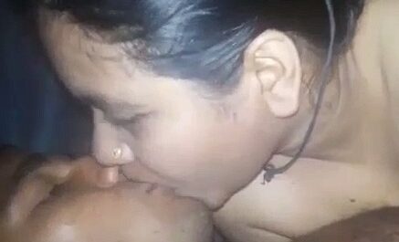 Desi Slutty Aunty Kissing And Sucking Lund - Local Kambi Sex Video