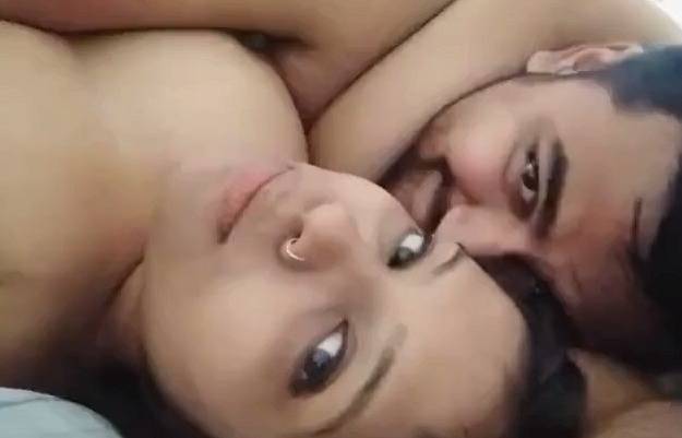 Lovely Sexy Figured Desi Girl Nude Romance