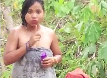 Naughty Bangla Wife Exposing Outdoor For Truck Driver