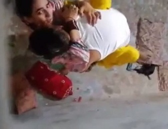 Randi Bhabhi Ko Chodte Hue Pakda Caught Sex Video