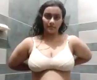 Sexy Big Boobed Indian Aunty Solo XXX Video