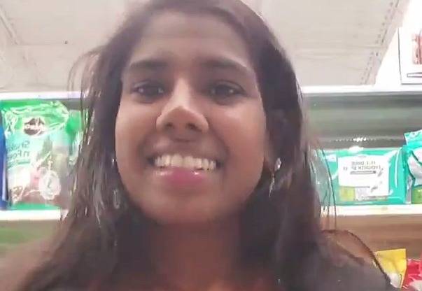 Cute And Sexy Tamil Horny Girl Showing Boobs In Shopping Mall