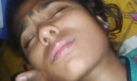 Desi Sexy Babe Closing Eyes And Accepting Hot Porn Video