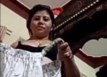 Desi Shaved Yoni Hot XXX Show Clip