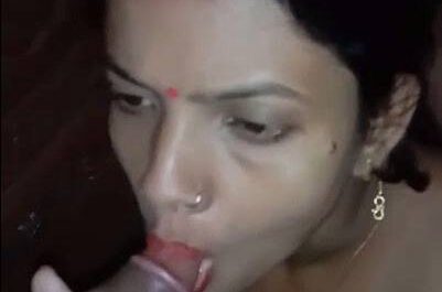 Indian Sexy Prostitute Bhabhi Sucking Cock Deep