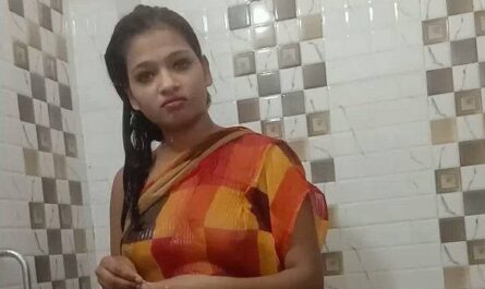 Sexy Sarika Bathing XXX Video (Sarika Vikki)