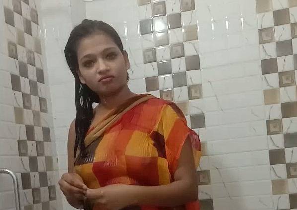 Sexy Sarika Bathing XXX Video (Sarika Vikki)