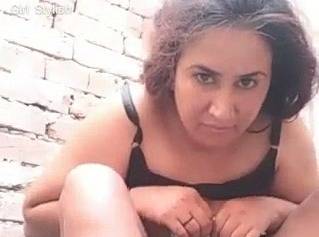 Sexy Paki Babe Bathing Solo Porn