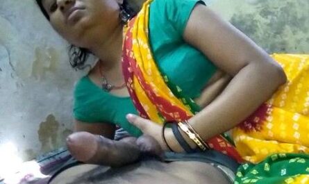Bhojpuri Babe Handjob And Blowjob