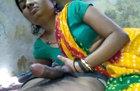 Bhojpuri Babe Handjob And Blowjob