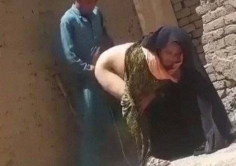 Pakistani Dehati Lady Outdoor Sex