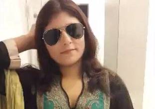 Pakistani Hottie Wearing Salwar Kameez Sexy Video In Hotel