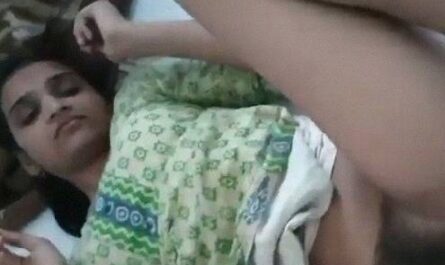 Sexy Indian Bitch Showing Hairy Tight Chut