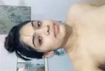 Showering Sexy Desi Beauty XXX Video