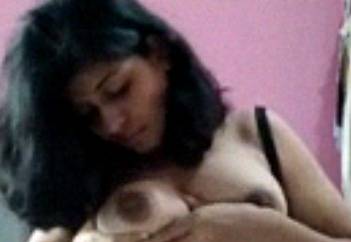 Super Hot Desi Girl Playing Boobs
