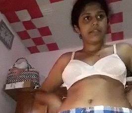 Dehati Hot Desi Babe Cleaning Chut Hair Using Scissors