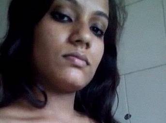 Natural Sexy Figured Srilankan Lady Bathroom Selfie Porn