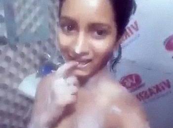 Sri Lanka Sexy Babe Nude Bathing Mms