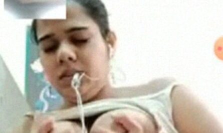 Big Boobed Busty Desi Bhabhi Naked Video Call With Pervert Bf