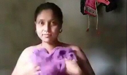 Cheating Dehati Hottie Making Her Naked Selfie XXX In A Bathroom