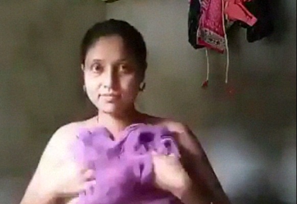 Cheating Dehati Hottie Making Her Naked Selfie XXX In A Bathroom