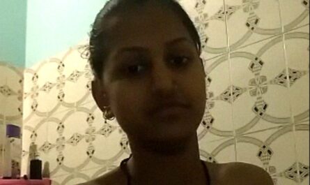 Danda Desi Sexy Girl Making Nude Selfie Porn In The Bathroom