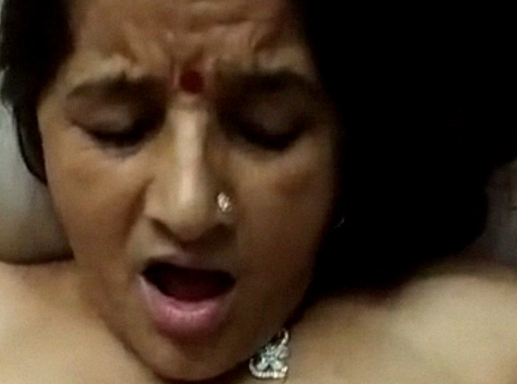Fat Indian Slutty Milf Ki Chudai Video